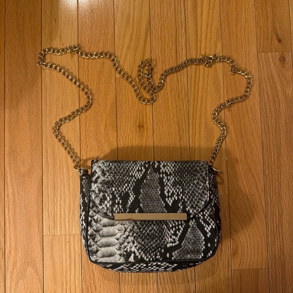 Charlotte Russe Black and White Snake-Print Crossbody with Gold Chain #yk2000
